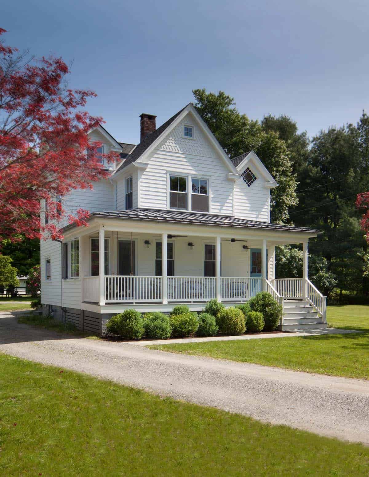 farmhouse style home exterior