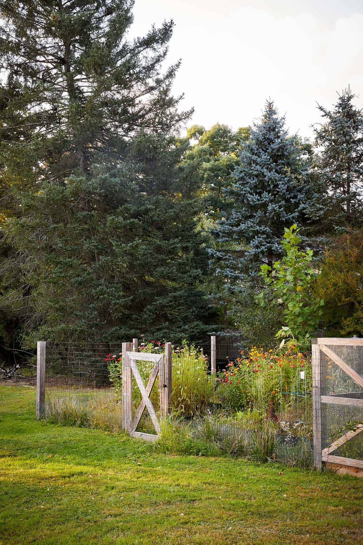 farmhouse style home landscape