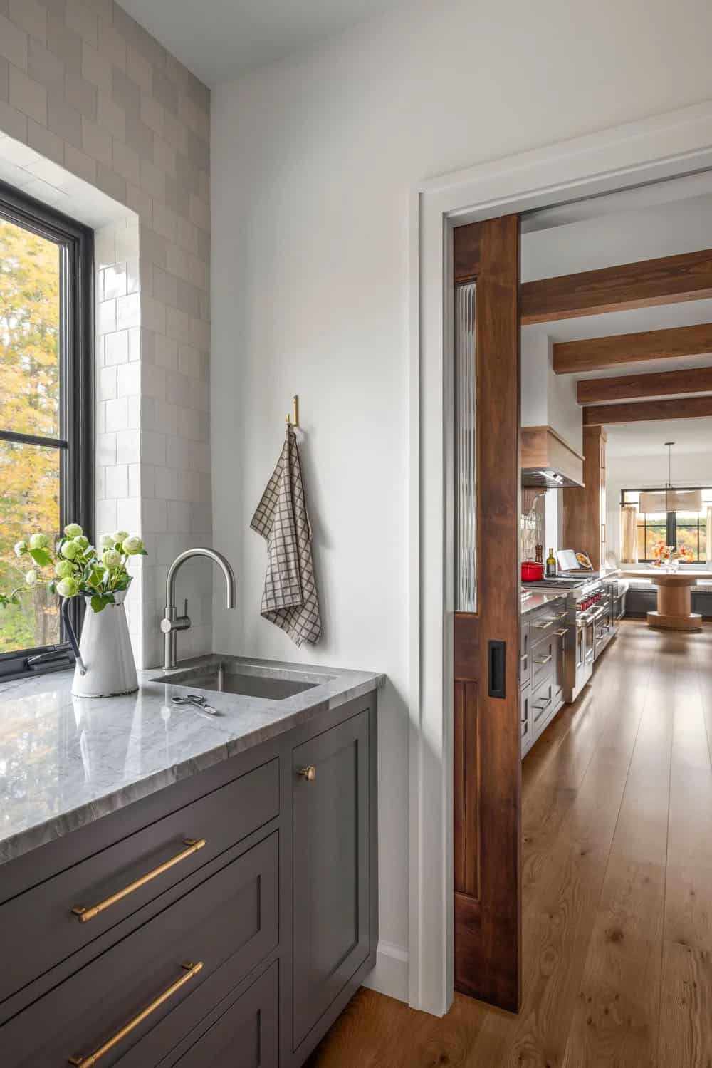 farmhouse style wet bar