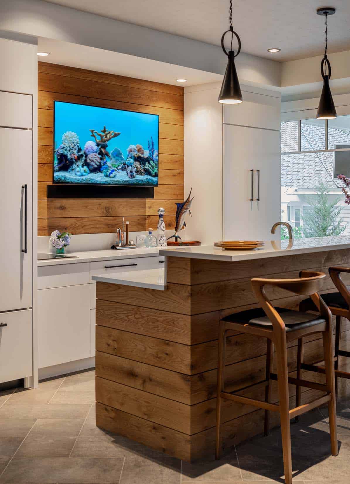 beach style home bar