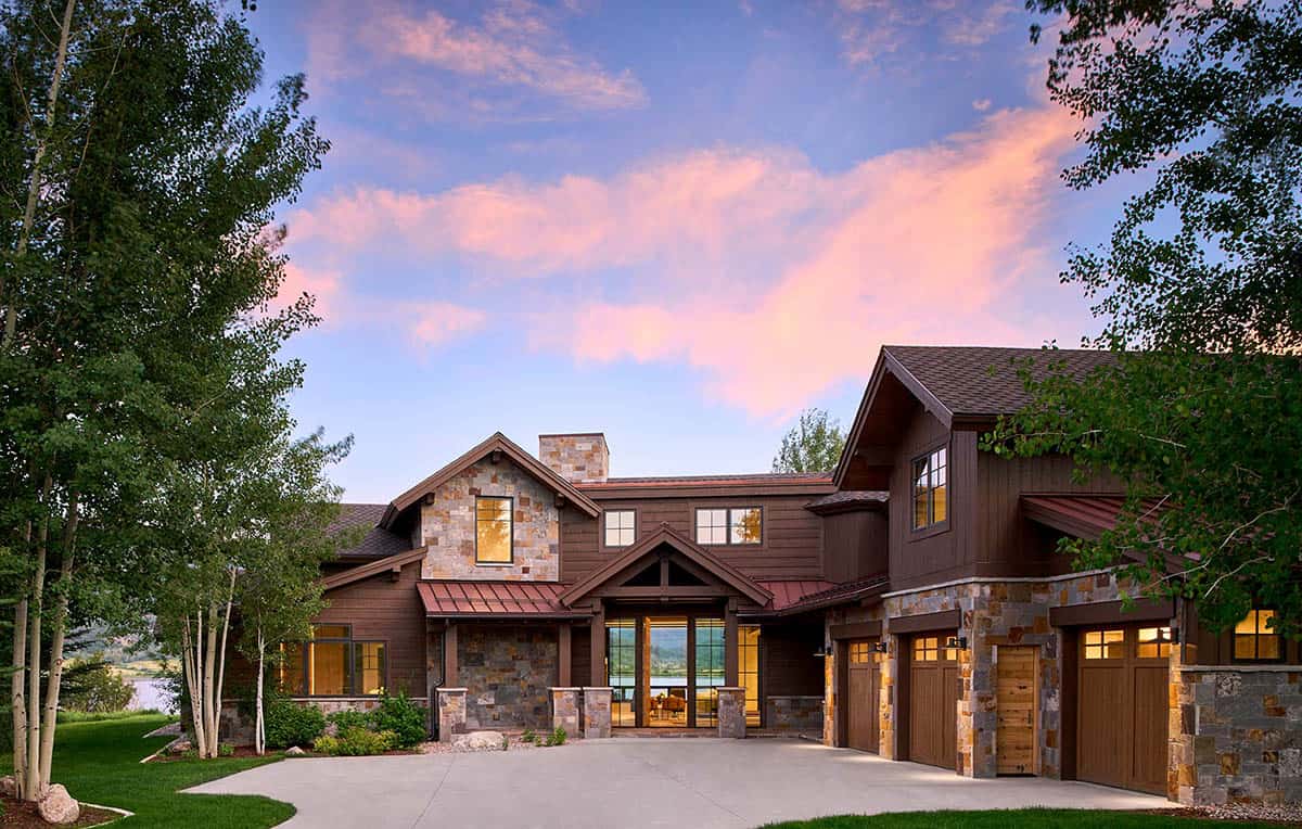 modern rustic mountain home exterior