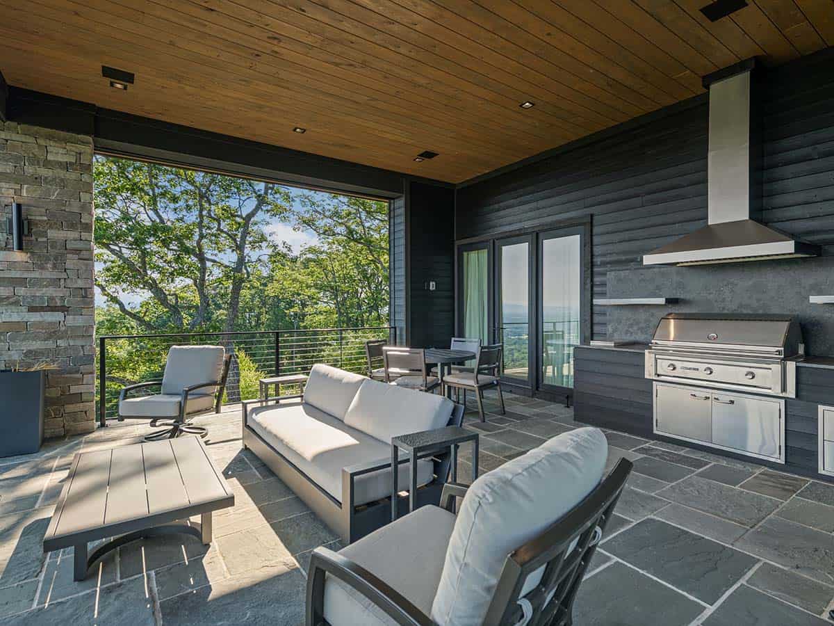 mountain home exterior with a covered patio