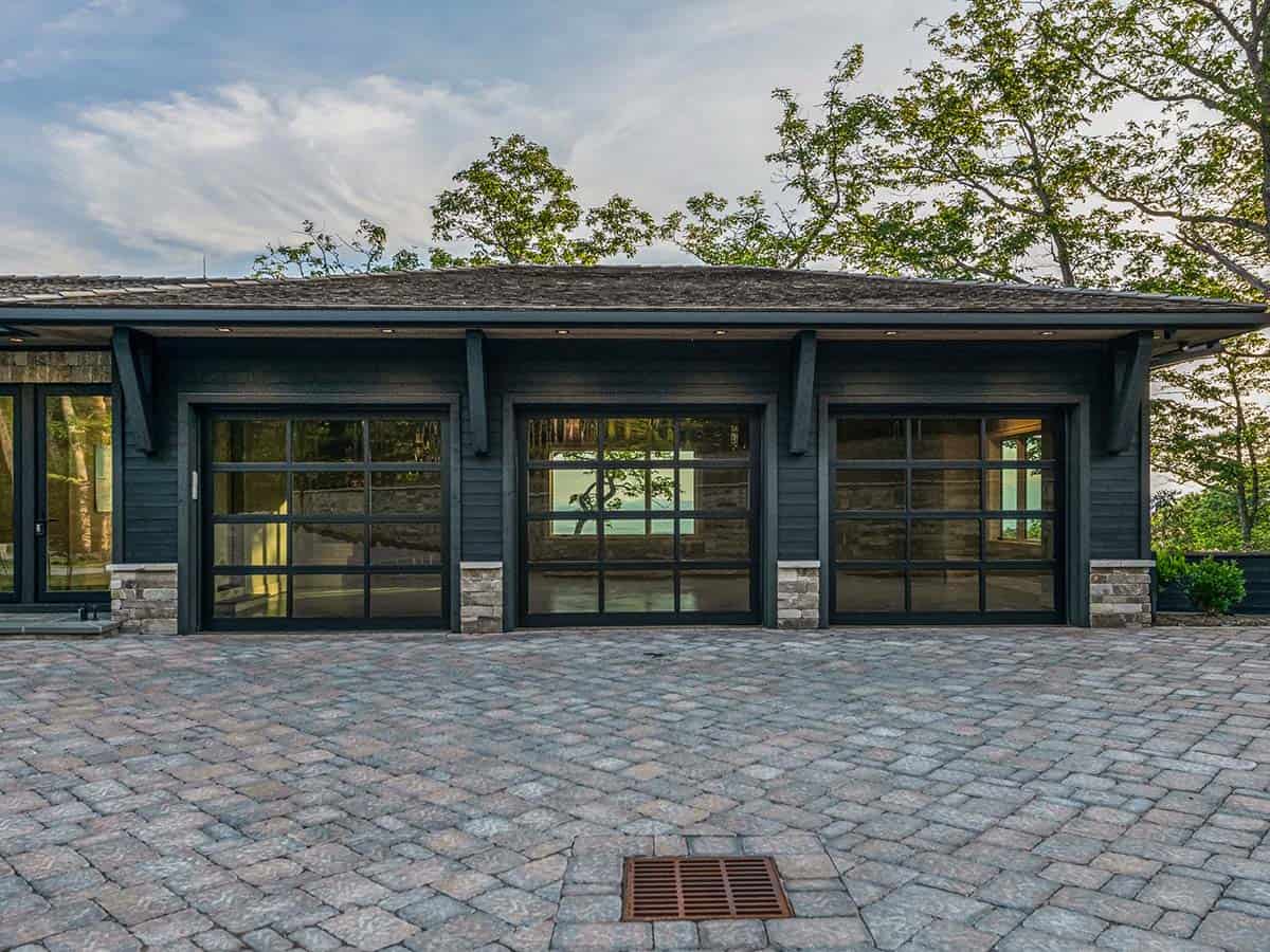 mountain home garage exterior
