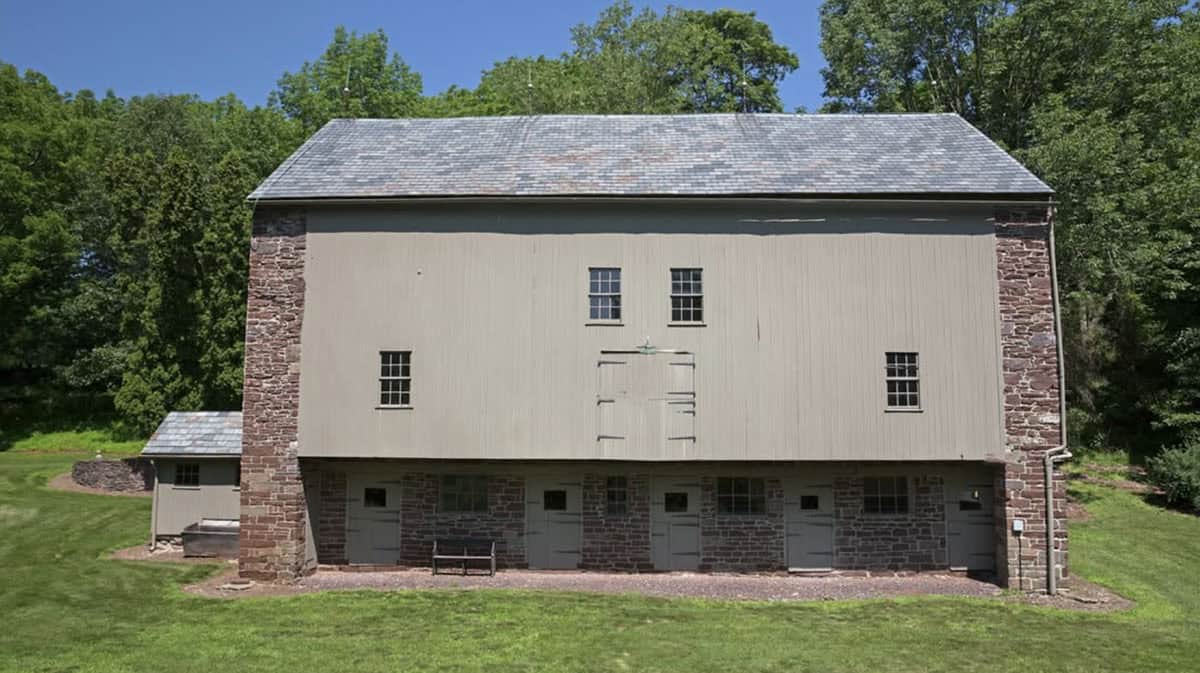 barn house exterior before the remodel