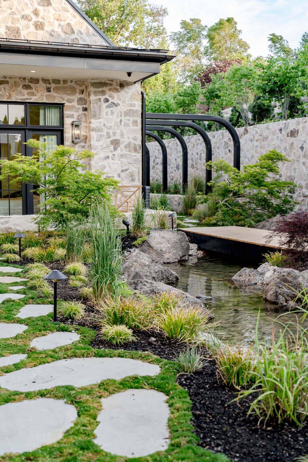 modern home exterior landscaping