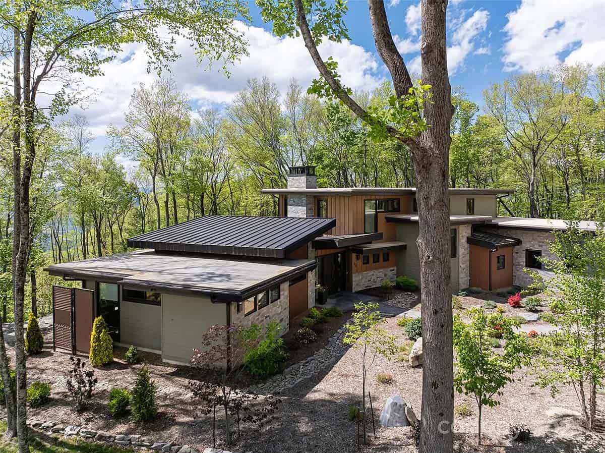 modern prairie style mountain house exterior