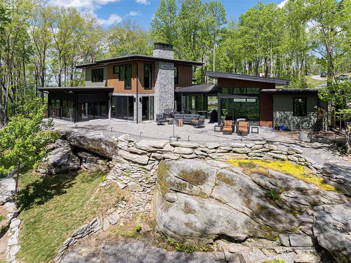 modern prairie style mountain house exterior