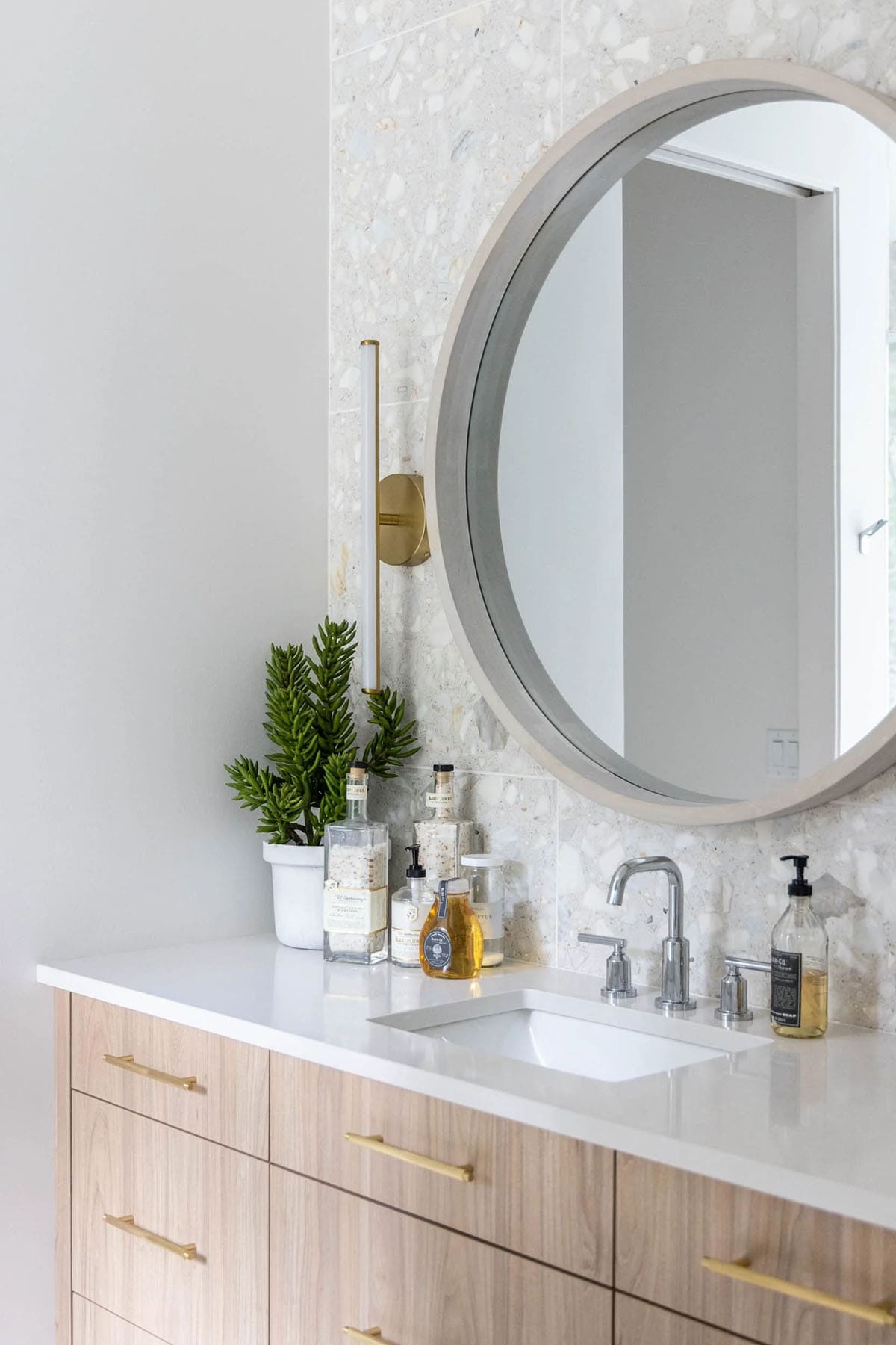 modern scandinavian style bathroom