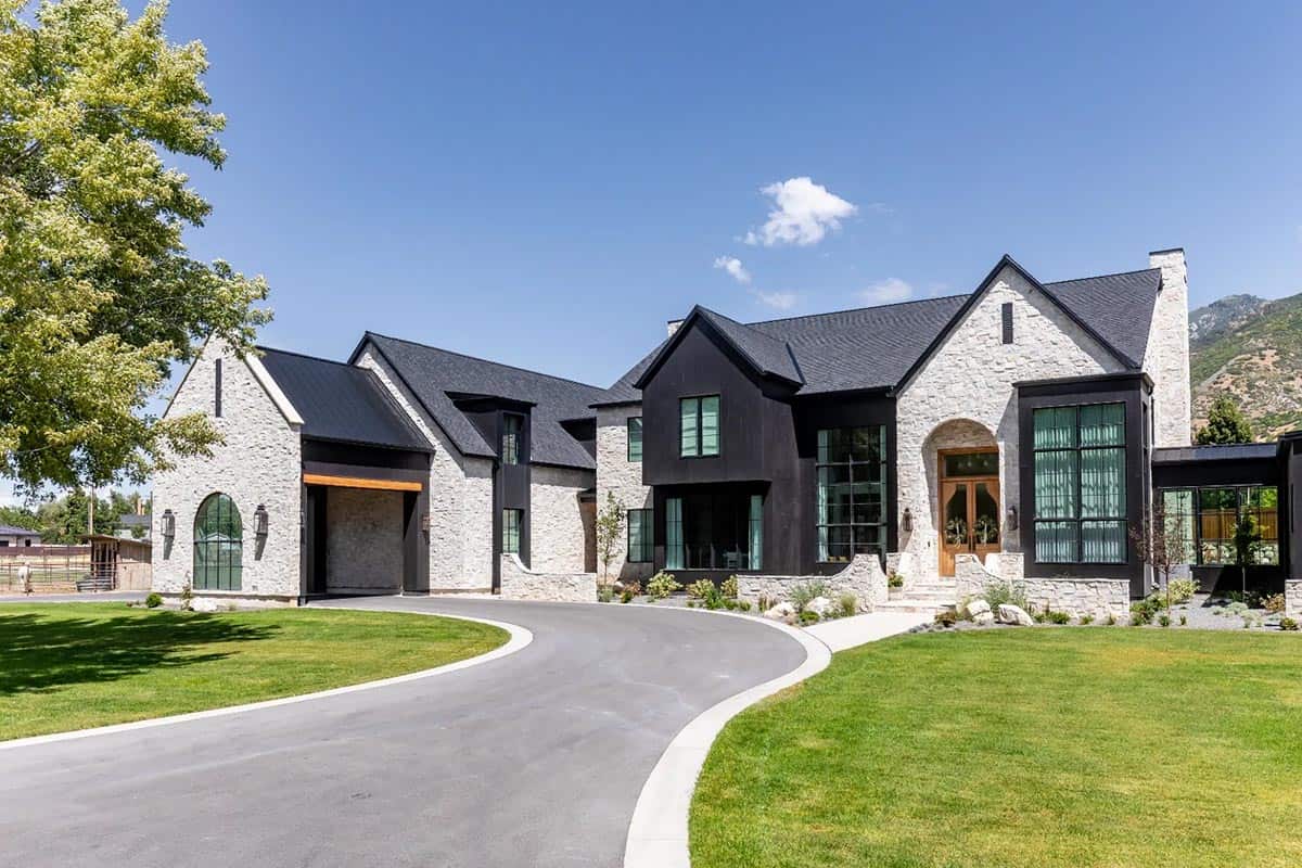 modern scandinavian style home exterior