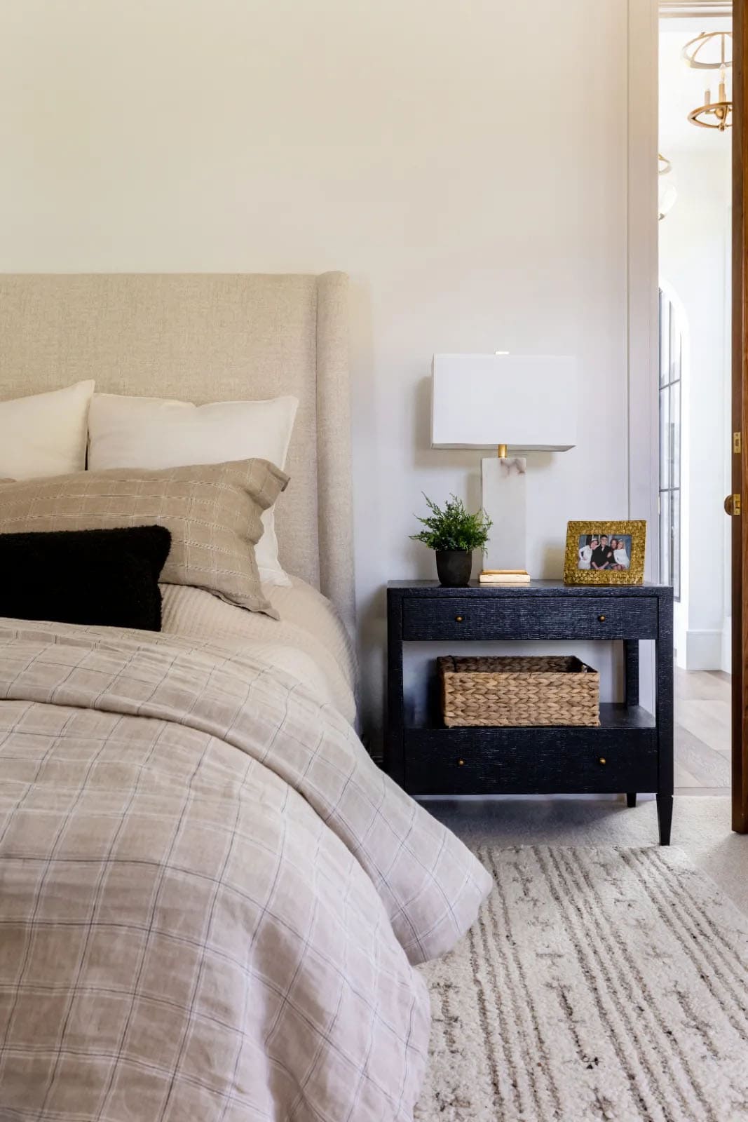 modern scandinavian style bedroom