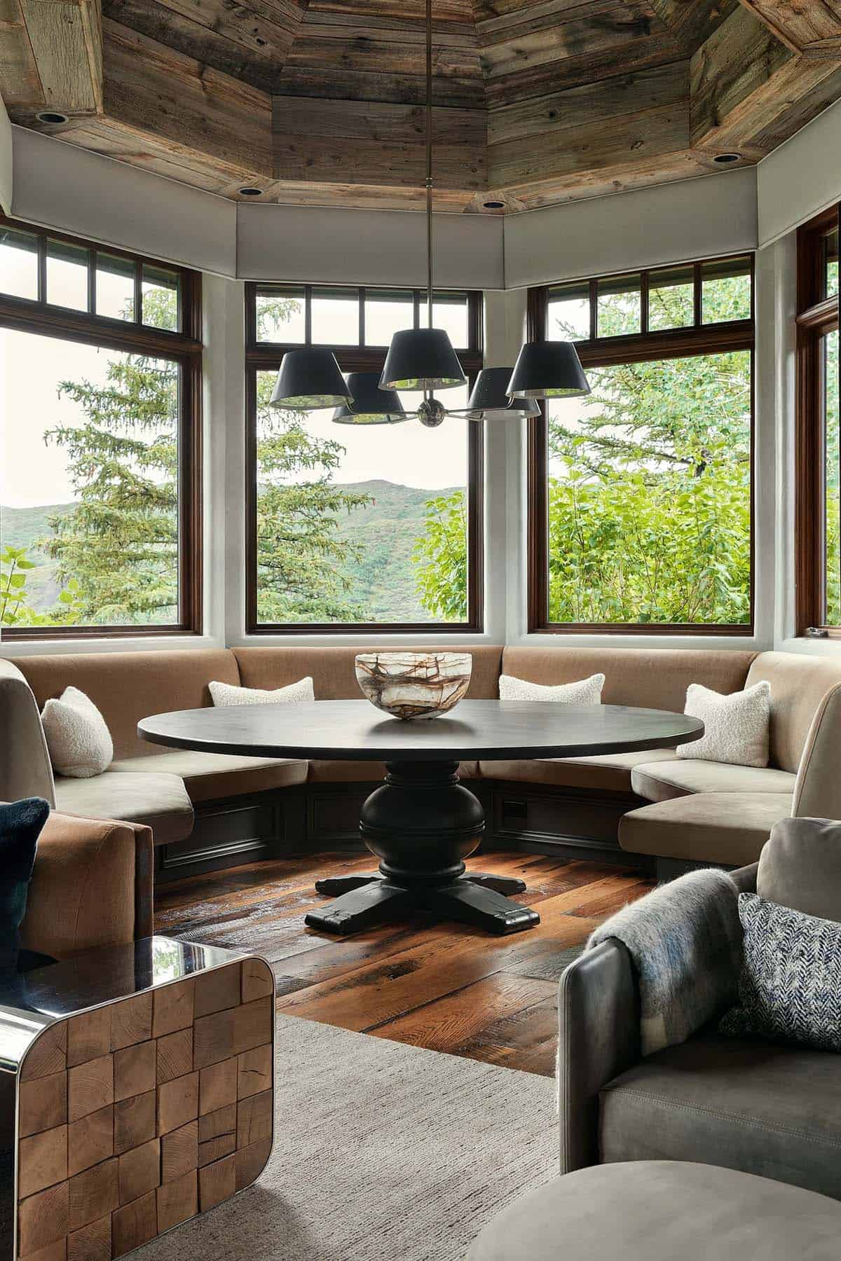mountain modern built-in dining banquette in the kitchen
