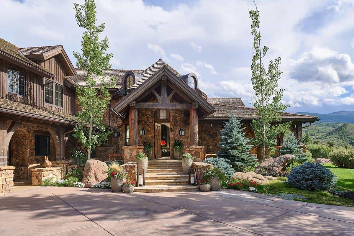 mountain lodge style home exterior