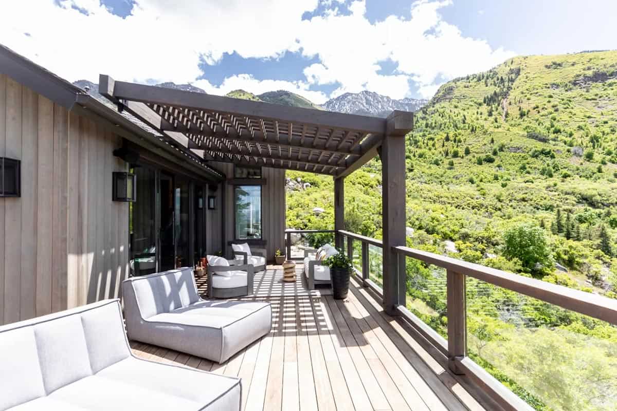 modern mountain home deck with outdoor furniture
