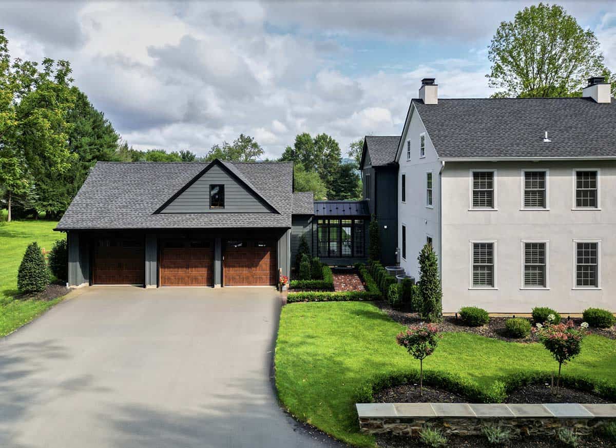 farmhouse home exterior 