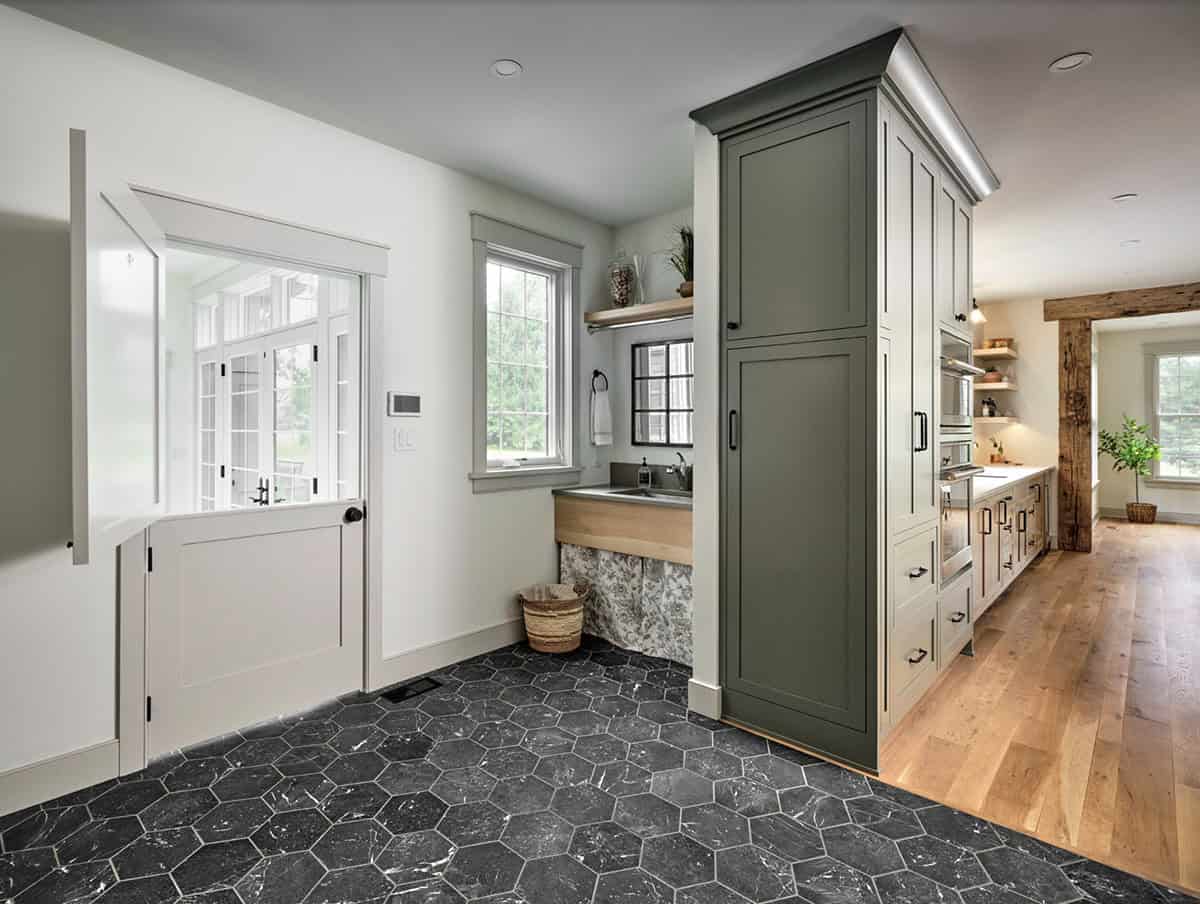 farmhouse style mudroom entry
