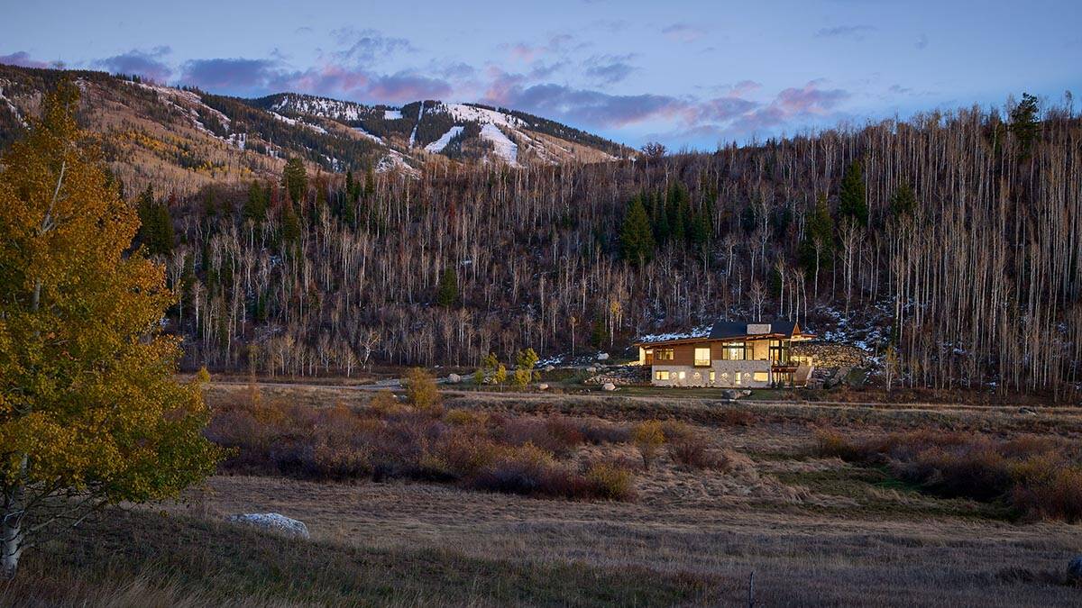 modern mountain home exterior