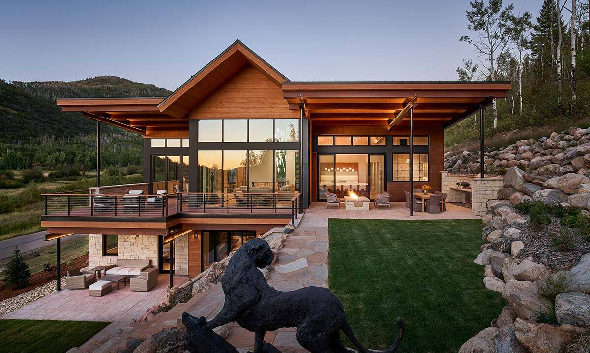 modern mountain home exterior
