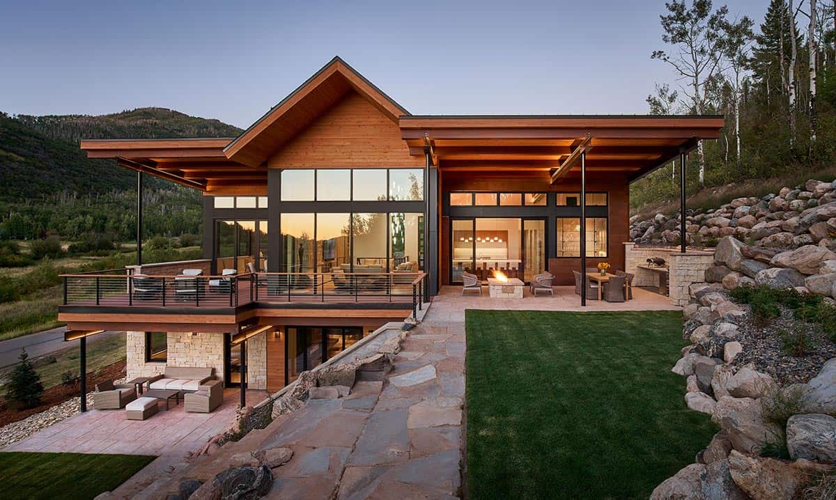 modern mountain home exterior
