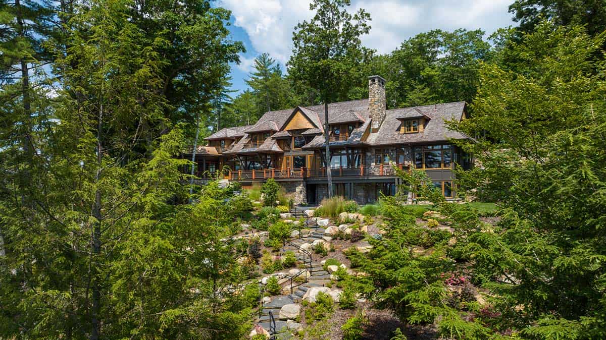 traditiional lake house exterior backyard view