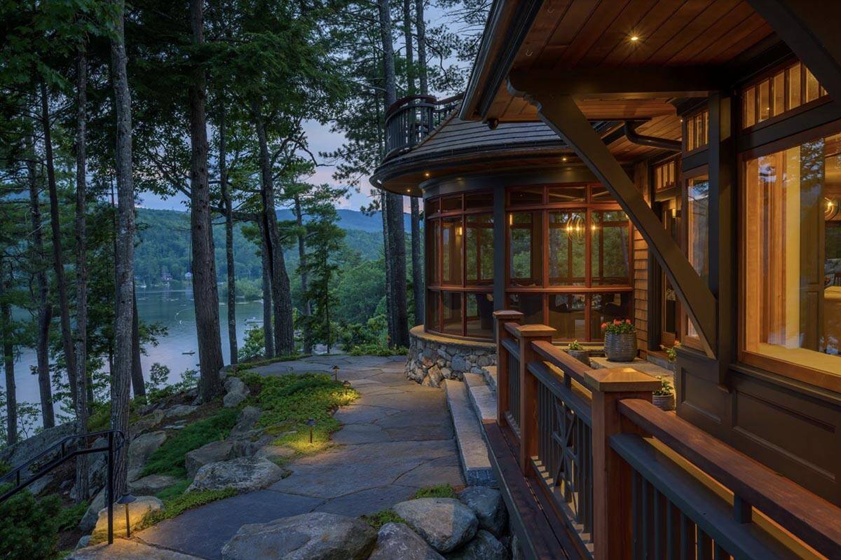 traditiional lake house exterior at dusk