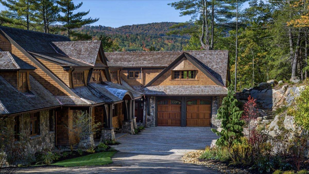 traditiional lake house exterior