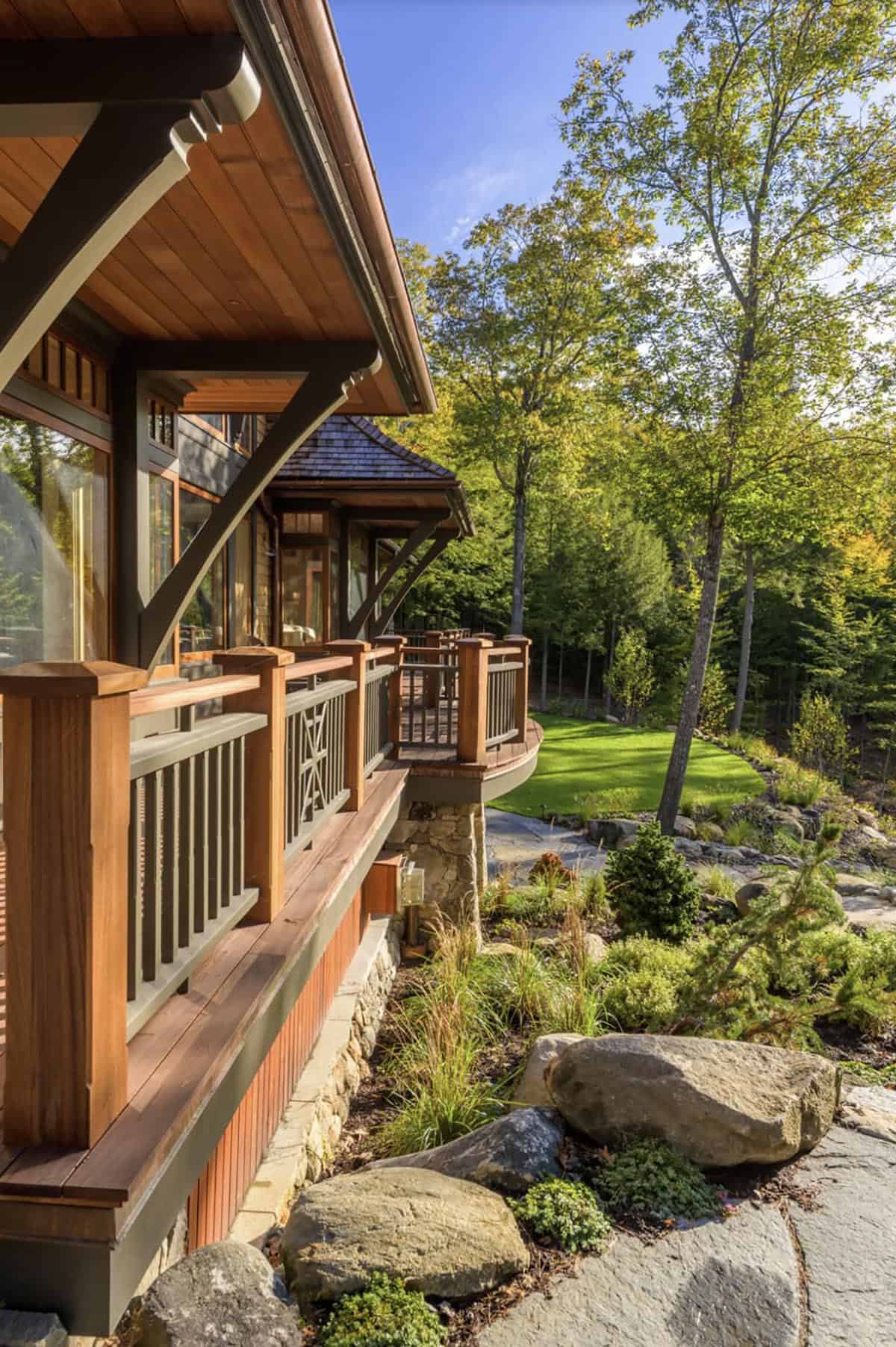 traditiional lake house exterior