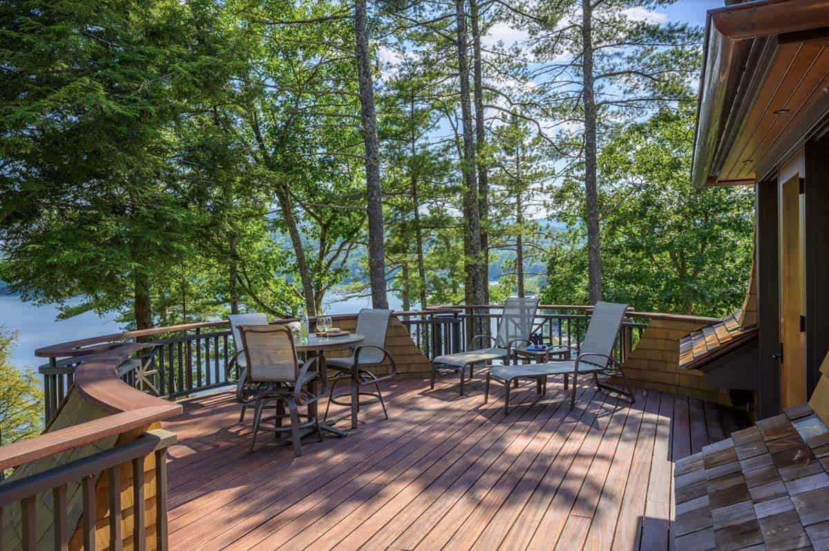 traditiional lake house deck