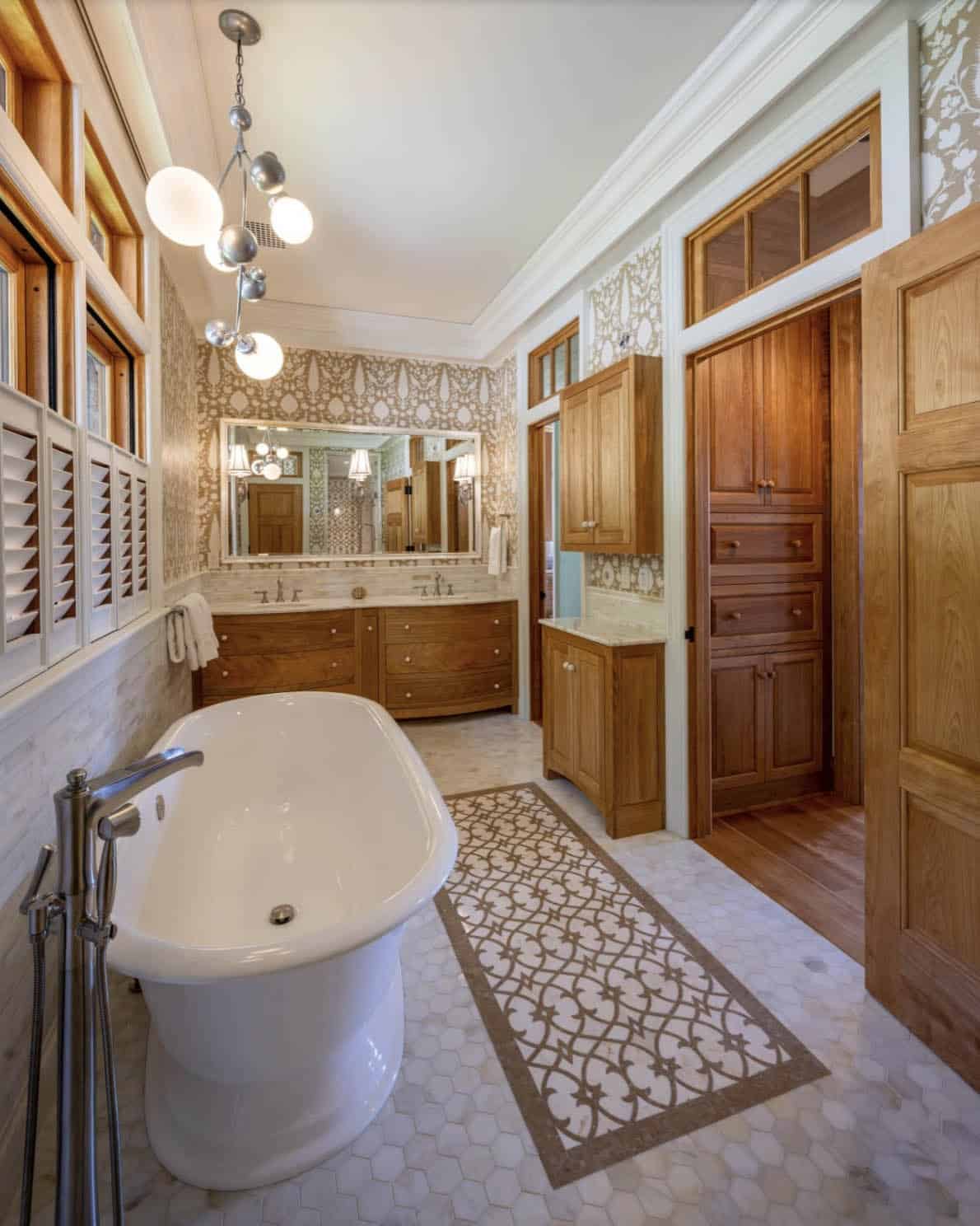 traditiional style bathroom