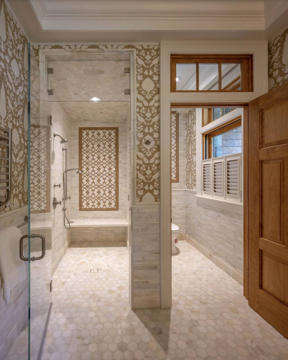 traditiional style bathroom