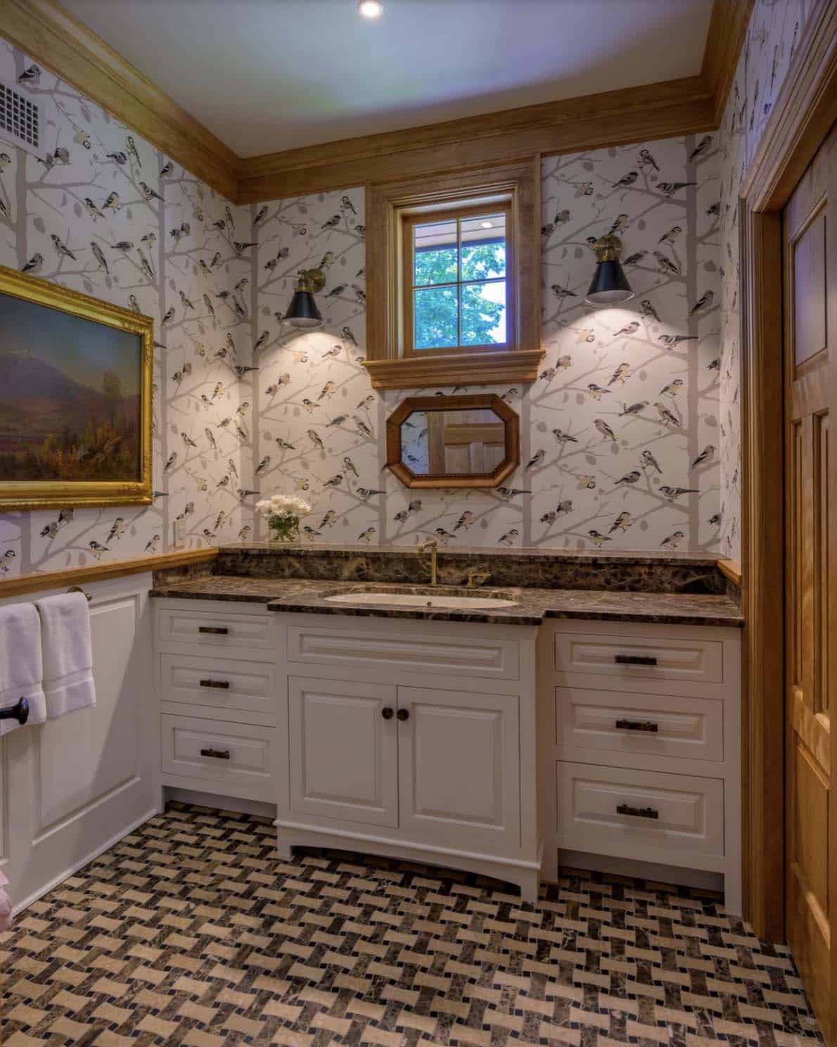 traditiional style bathroom vanity