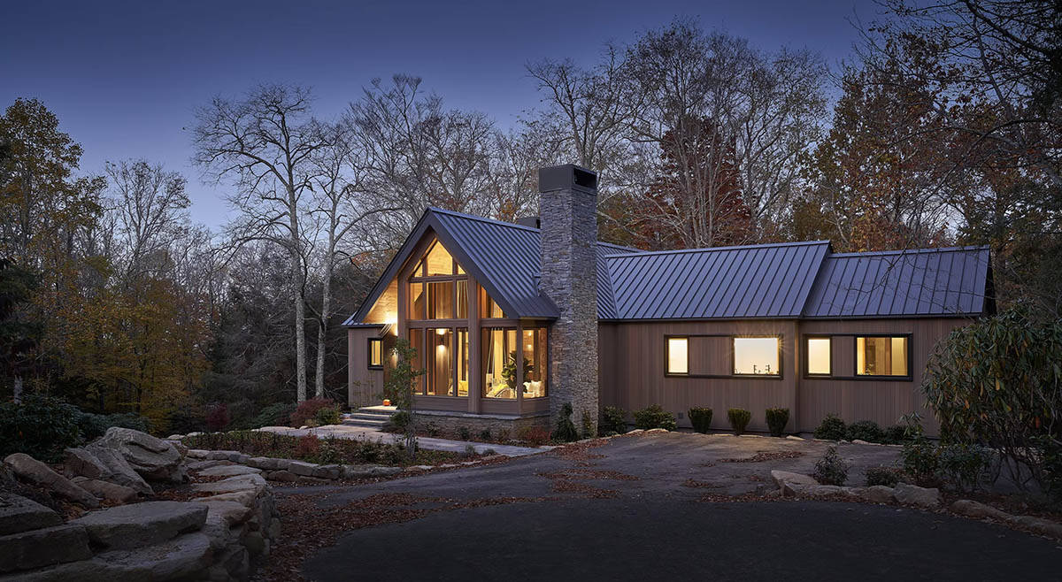 rustic modern mountain home exterior at dusk
