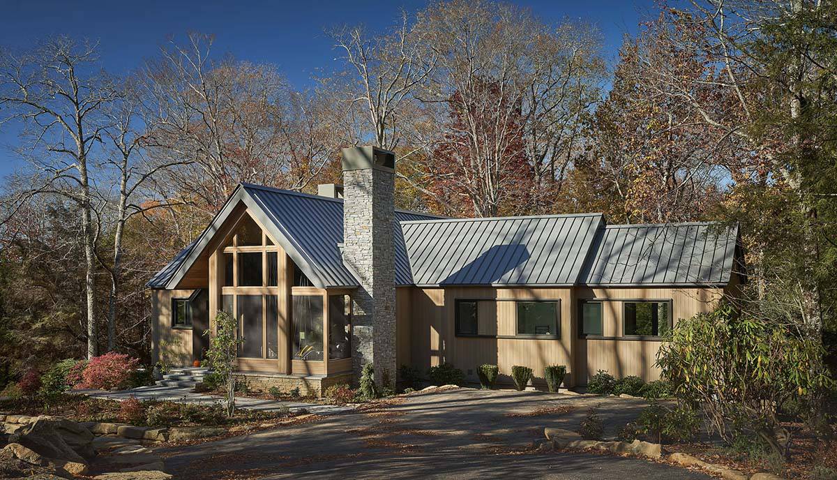 rustic modern mountain home exterior