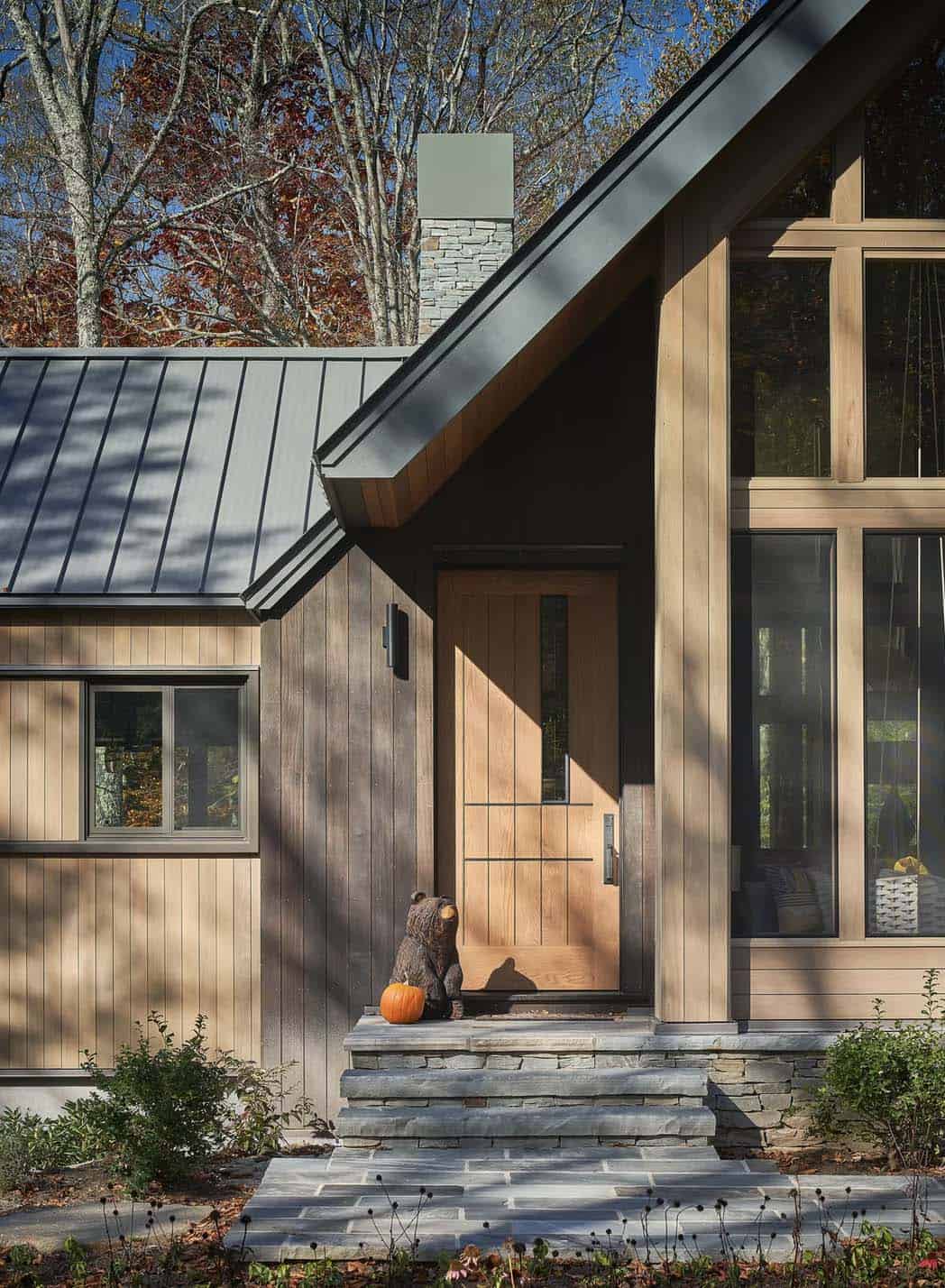 rustic modern mountain home exterior