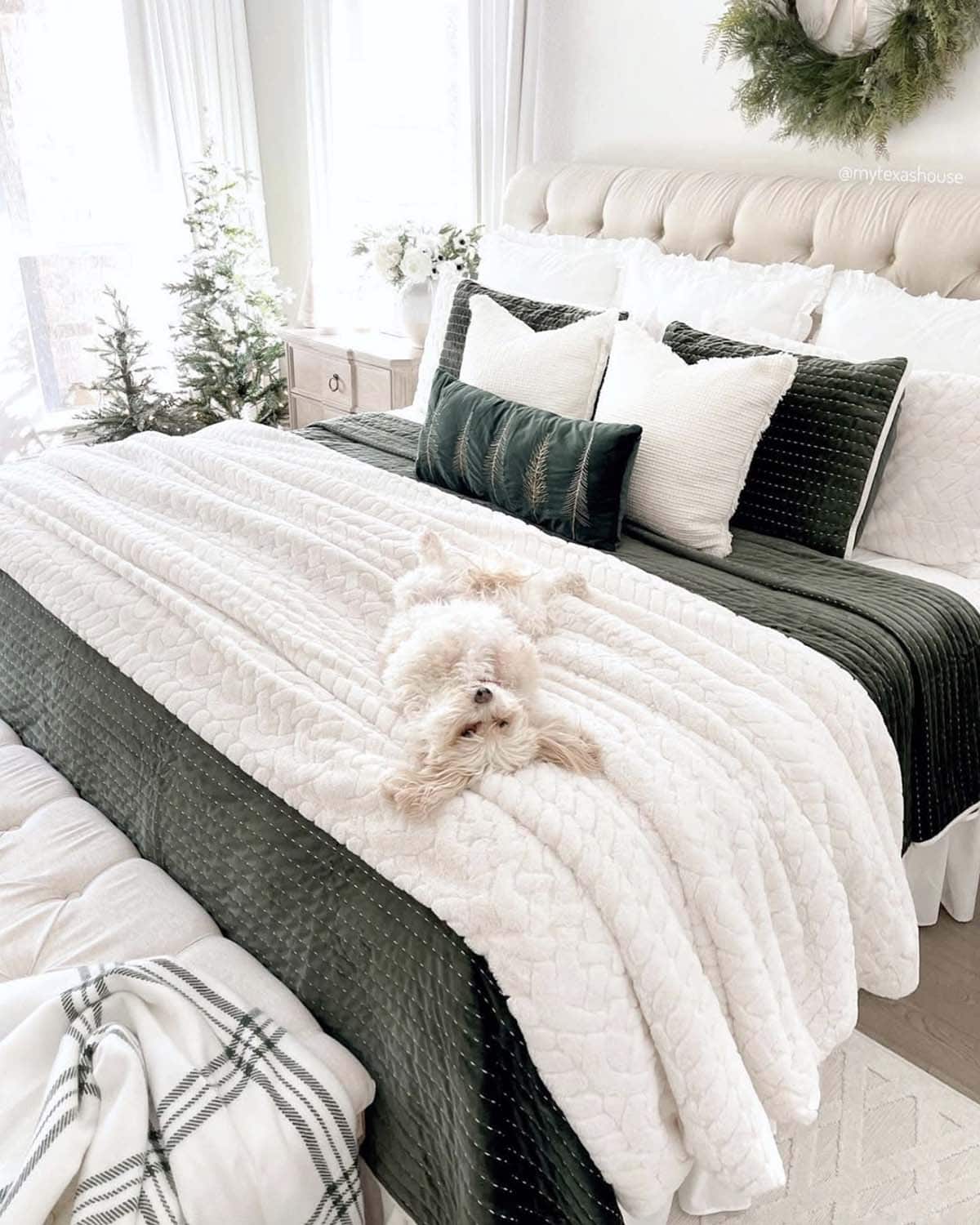 cozy christmas bedroom decor