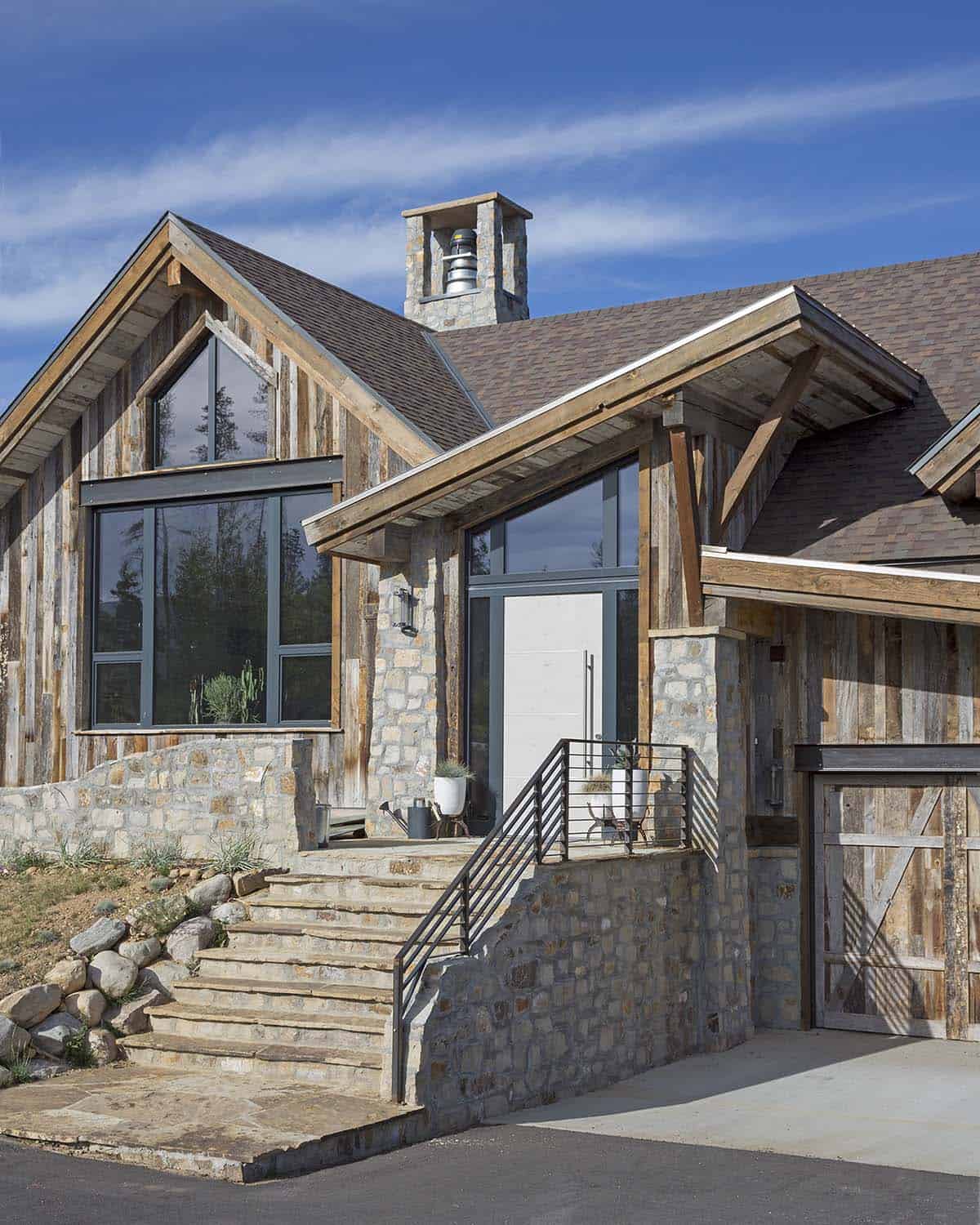rustic mountain house exterior