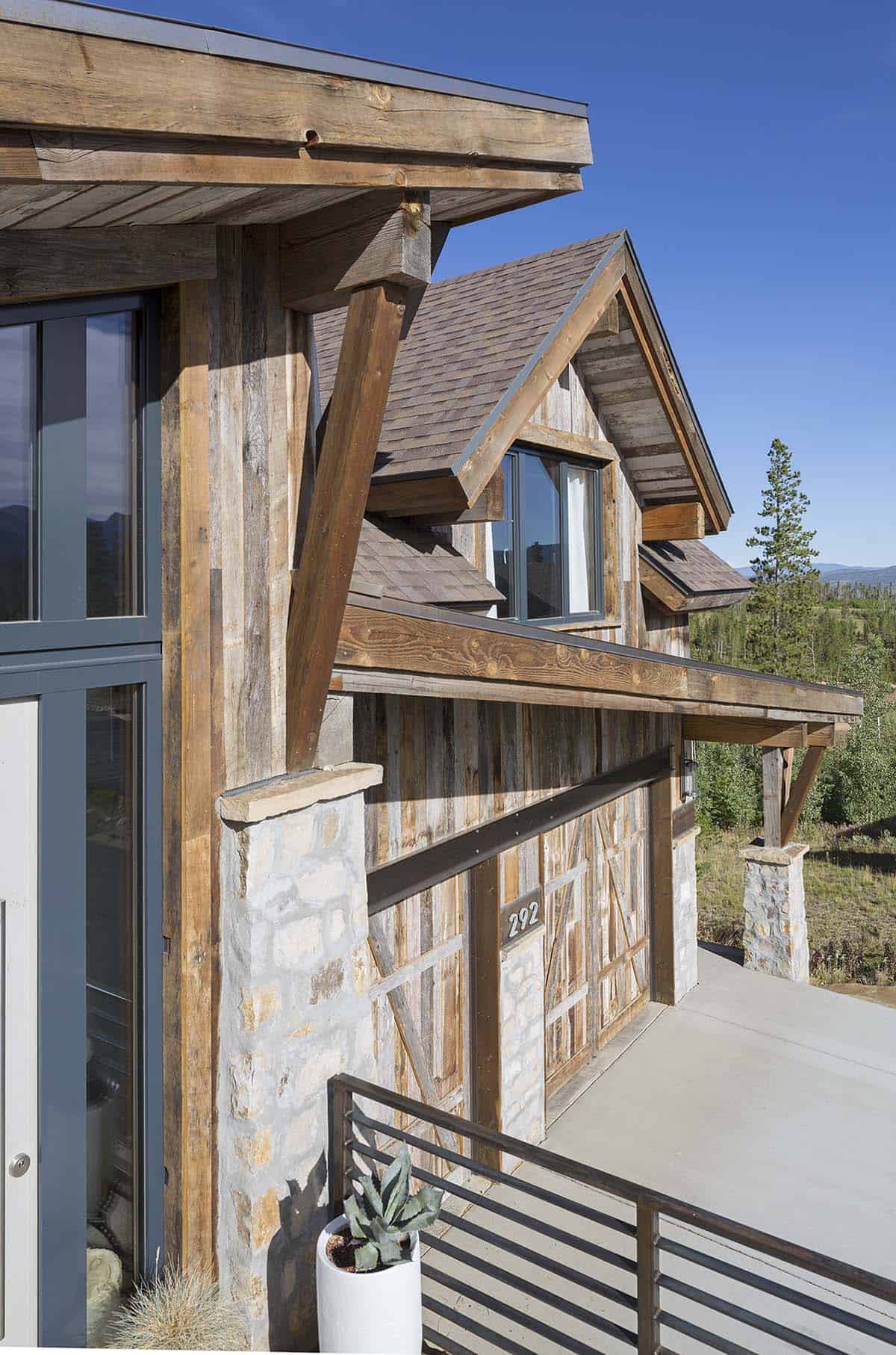 rustic mountain house exterior