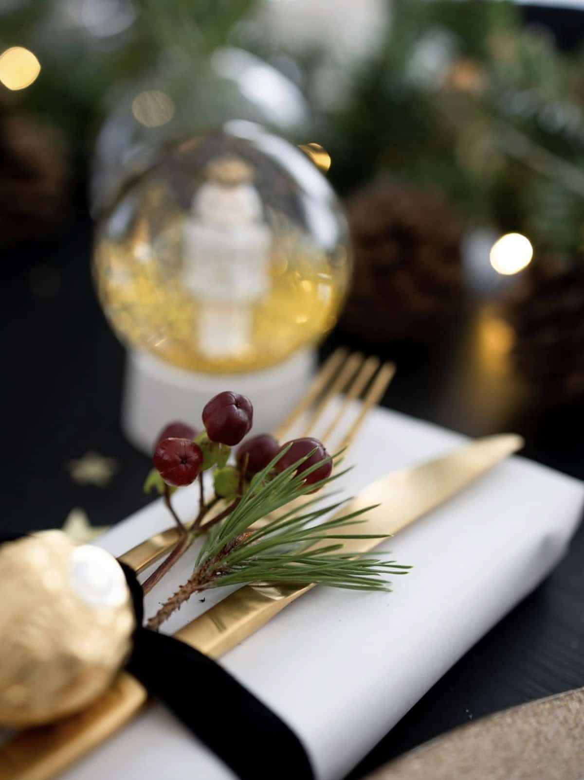elegant christmas table decor place setting detail