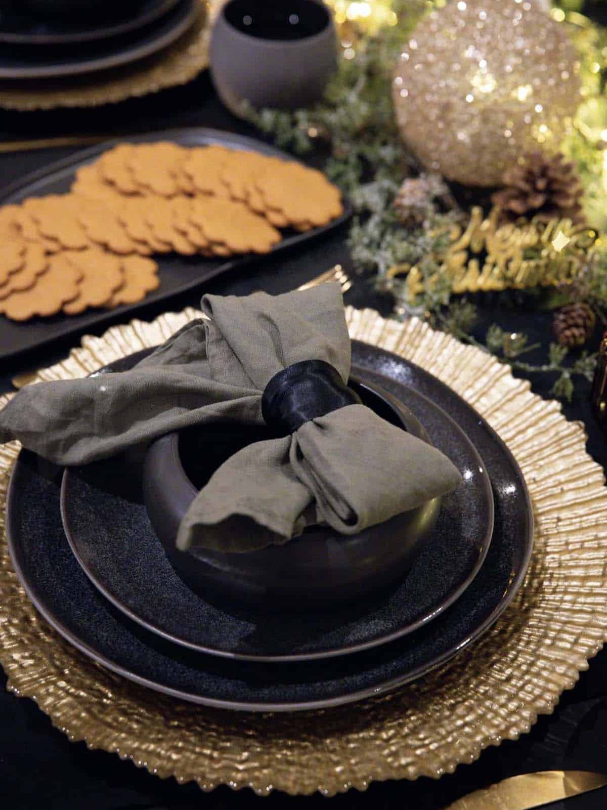 elegant christmas dining table place setting