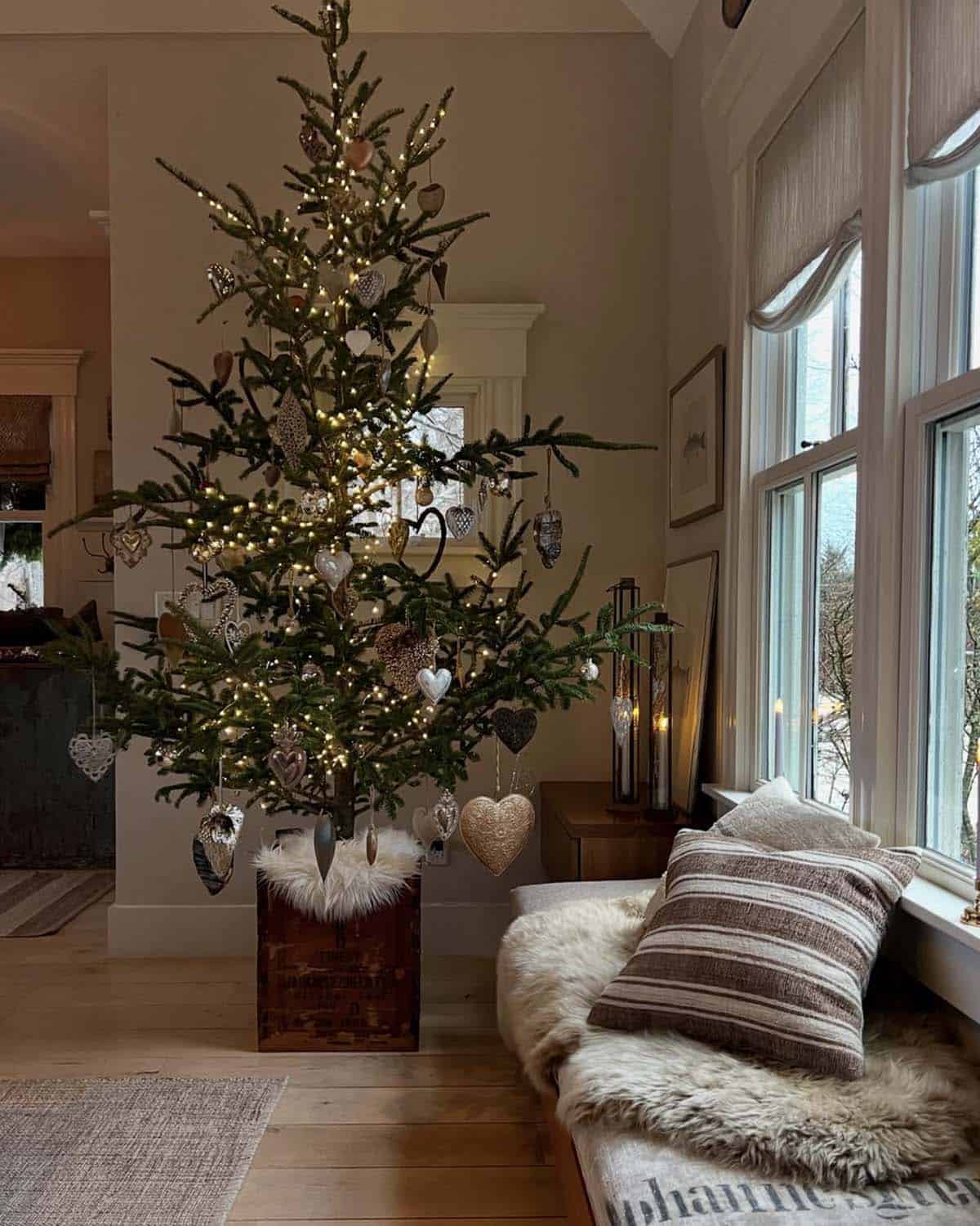 living room with a christmas tree