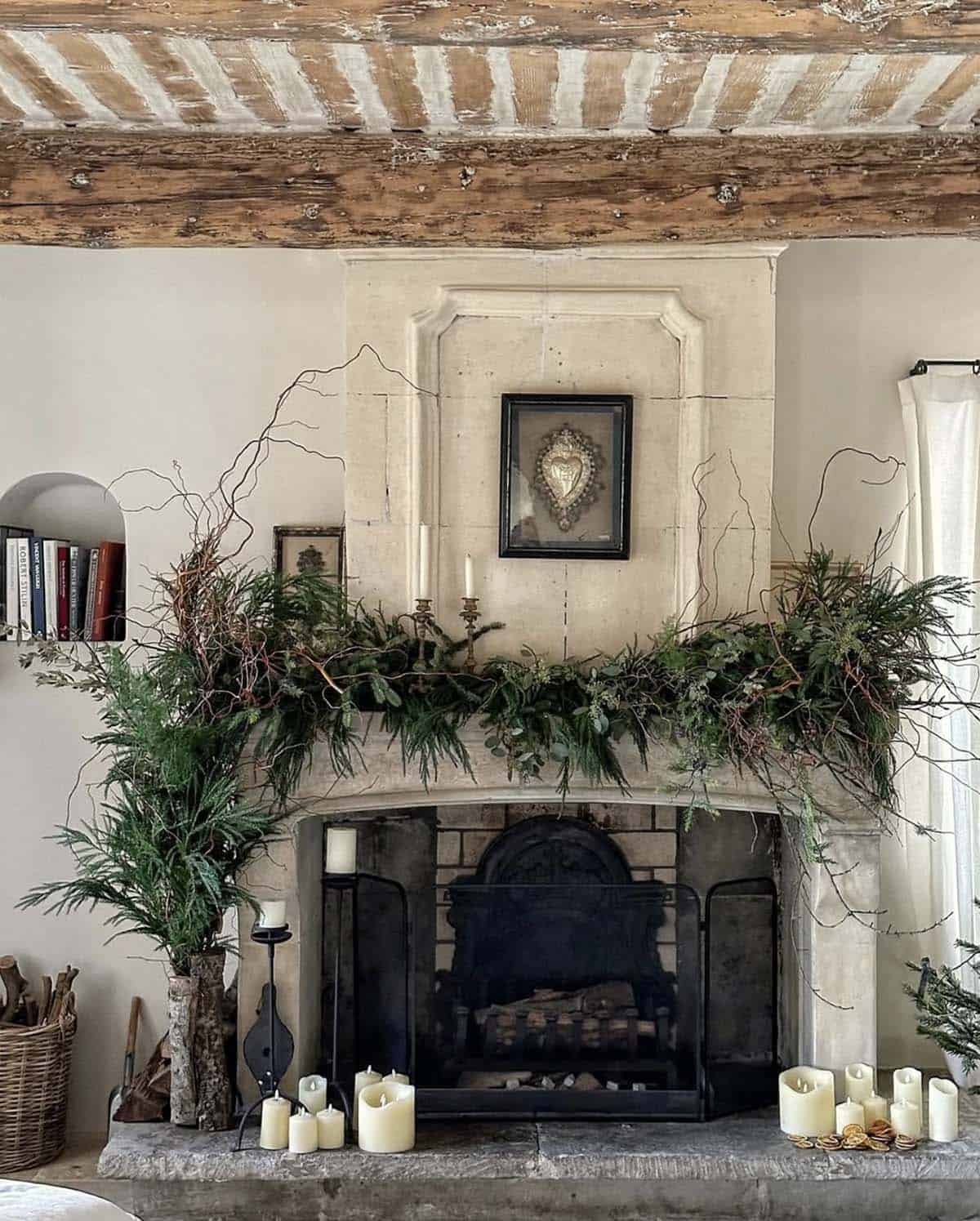 christmas decorated fireplace mantel
