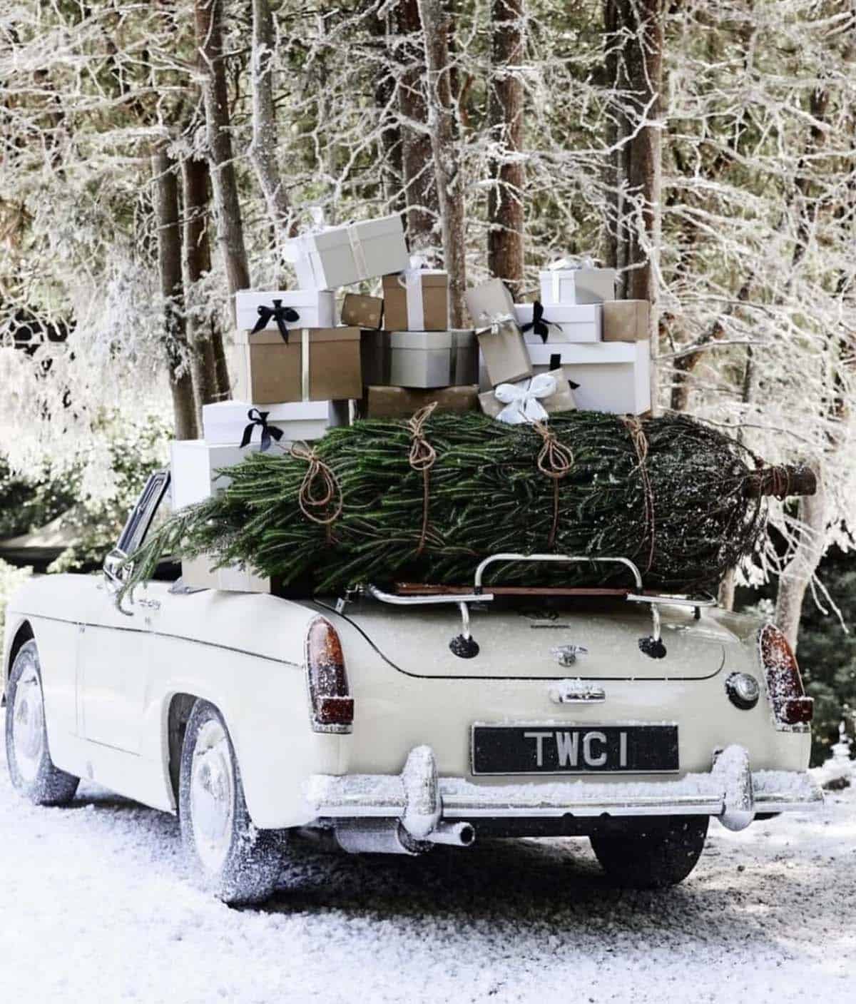 car with a christmas tree and wrapped gifts