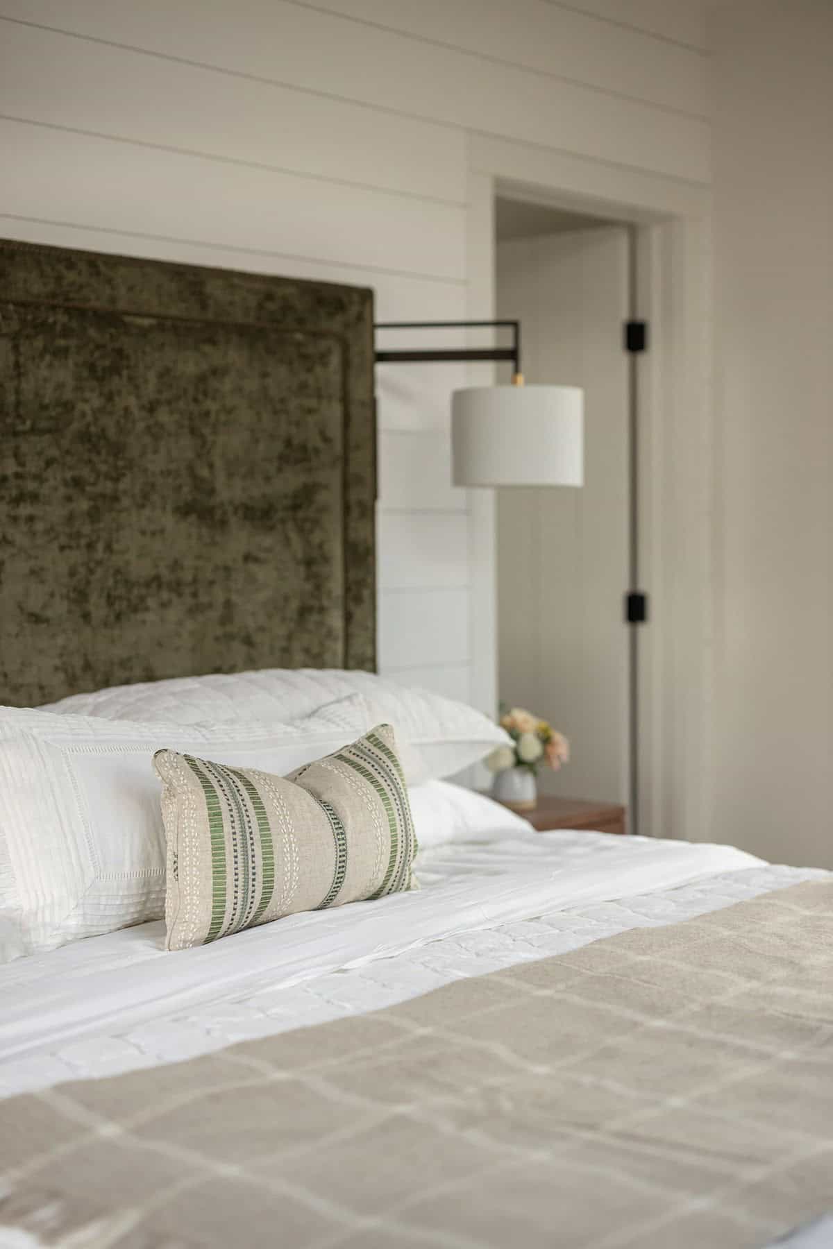 modern mountain style bedroom