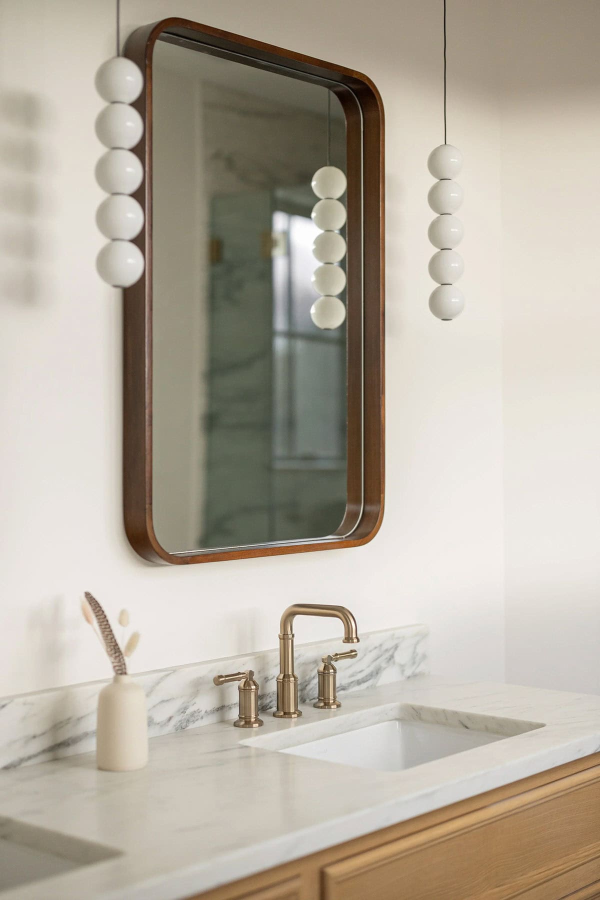 modern mountain style bathroom