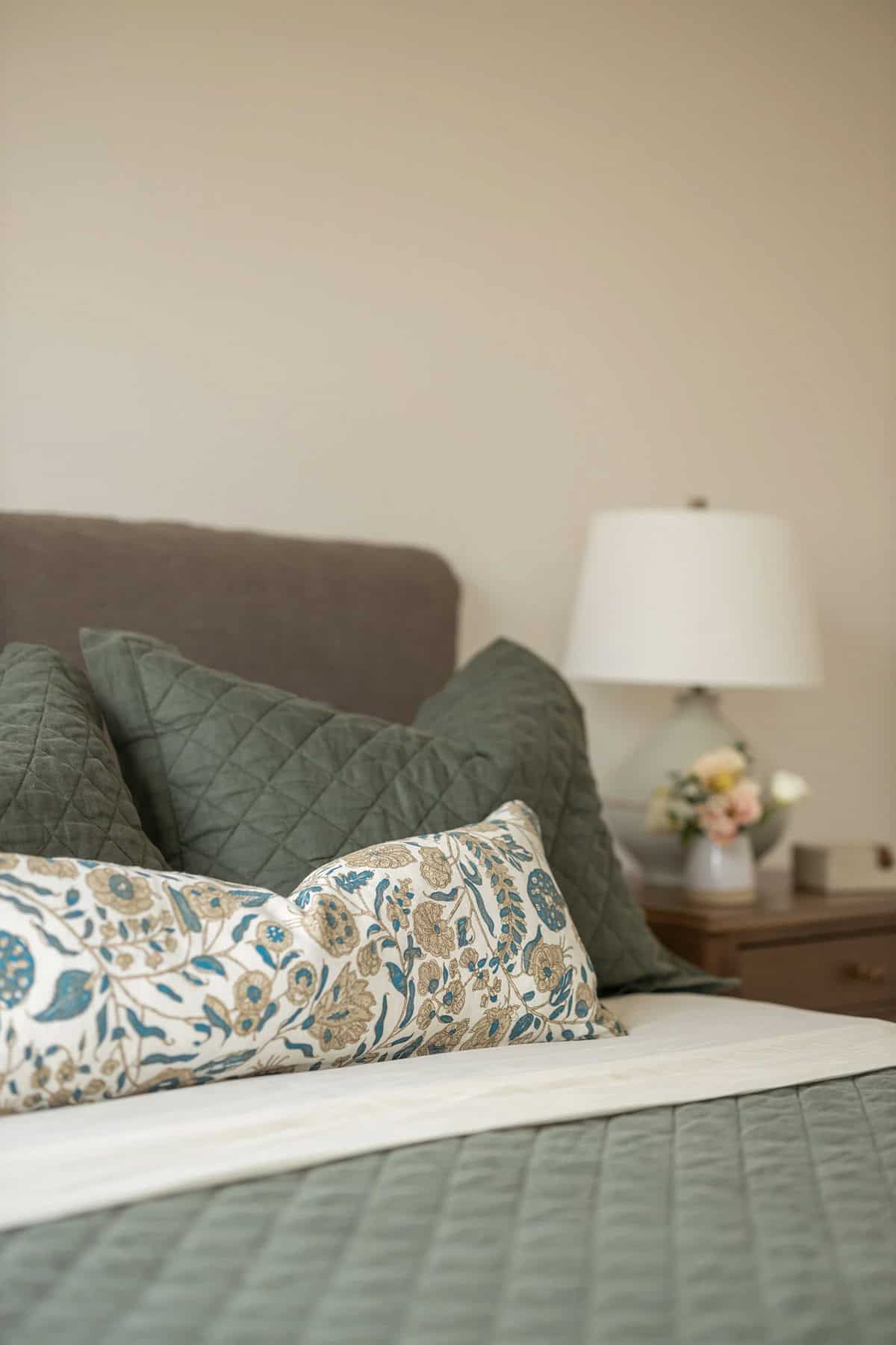 modern mountain style bedroom