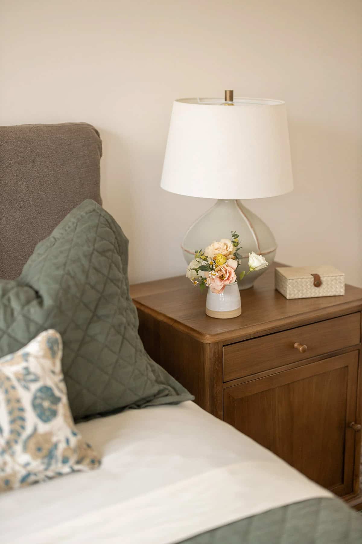 modern mountain style bedroom