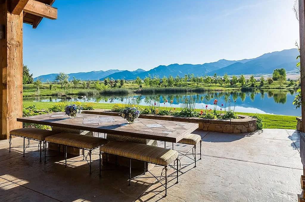  modern rustic mountain home patio with outdoor furniture