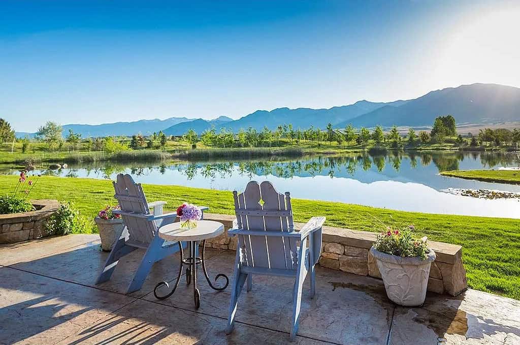 modern rustic mountain home exterior patio