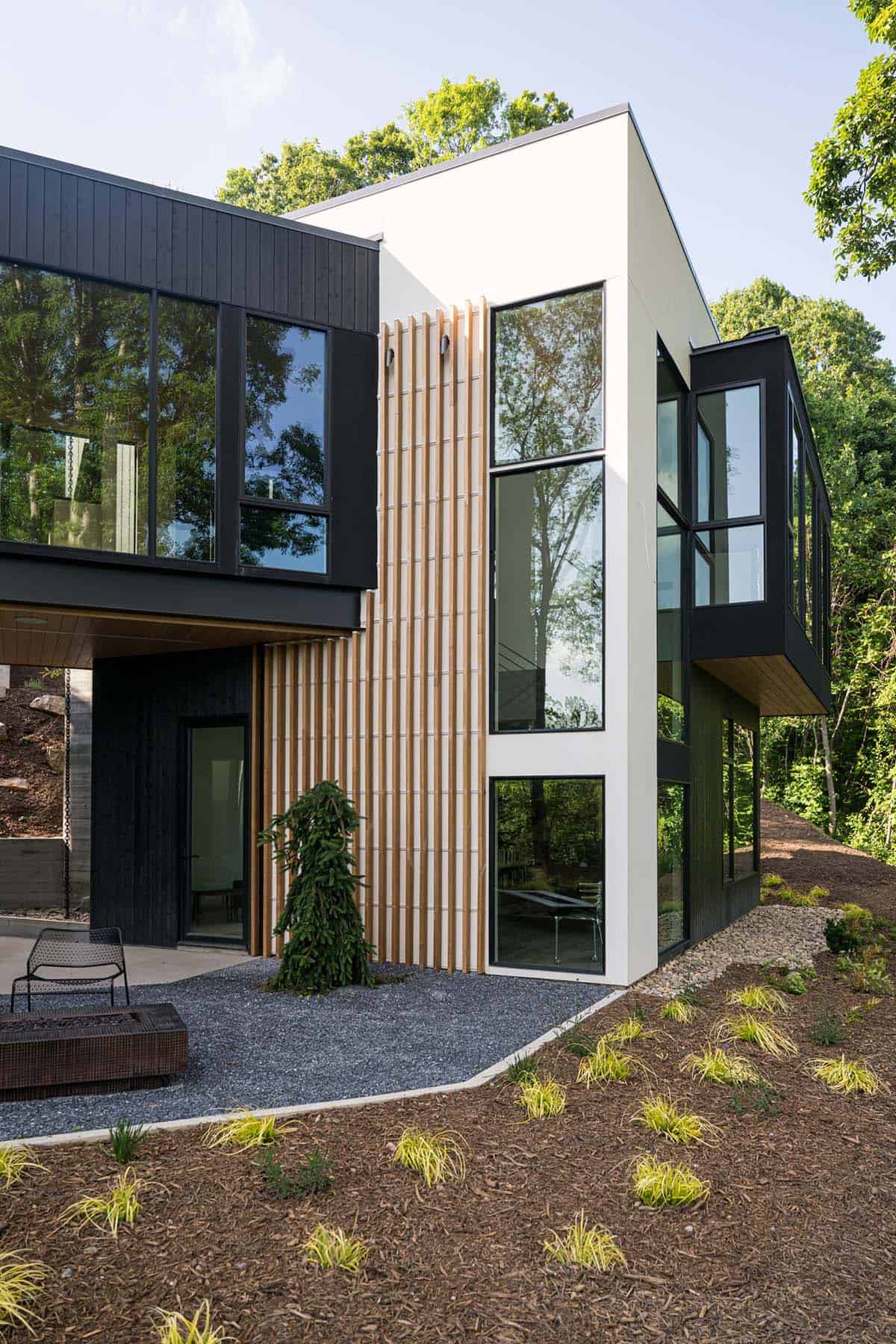 mountain modern home exterior