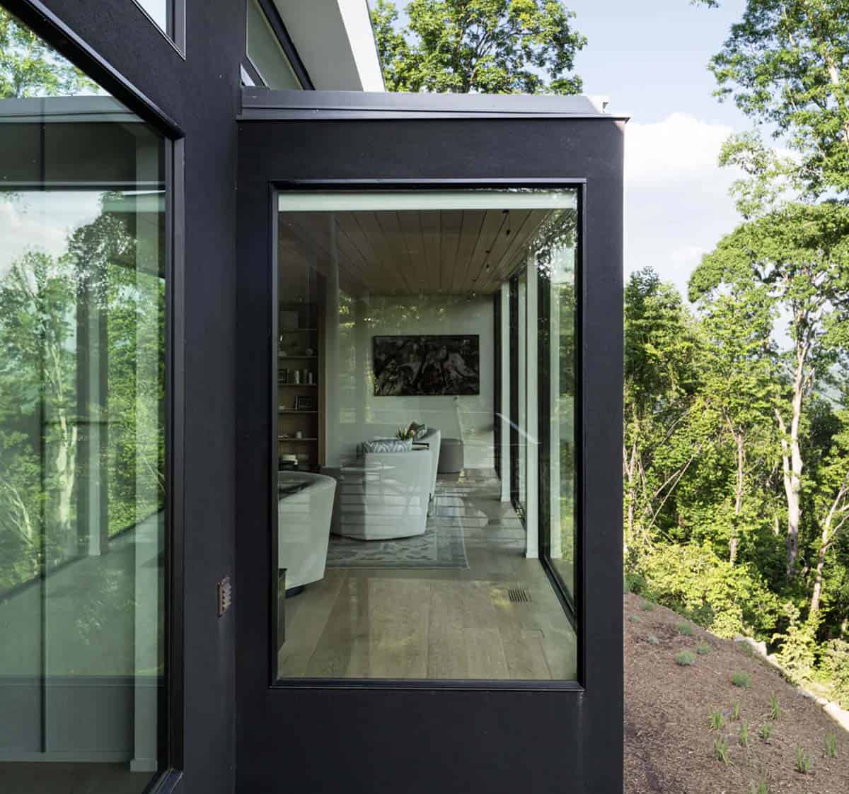 mountain modern home exterior