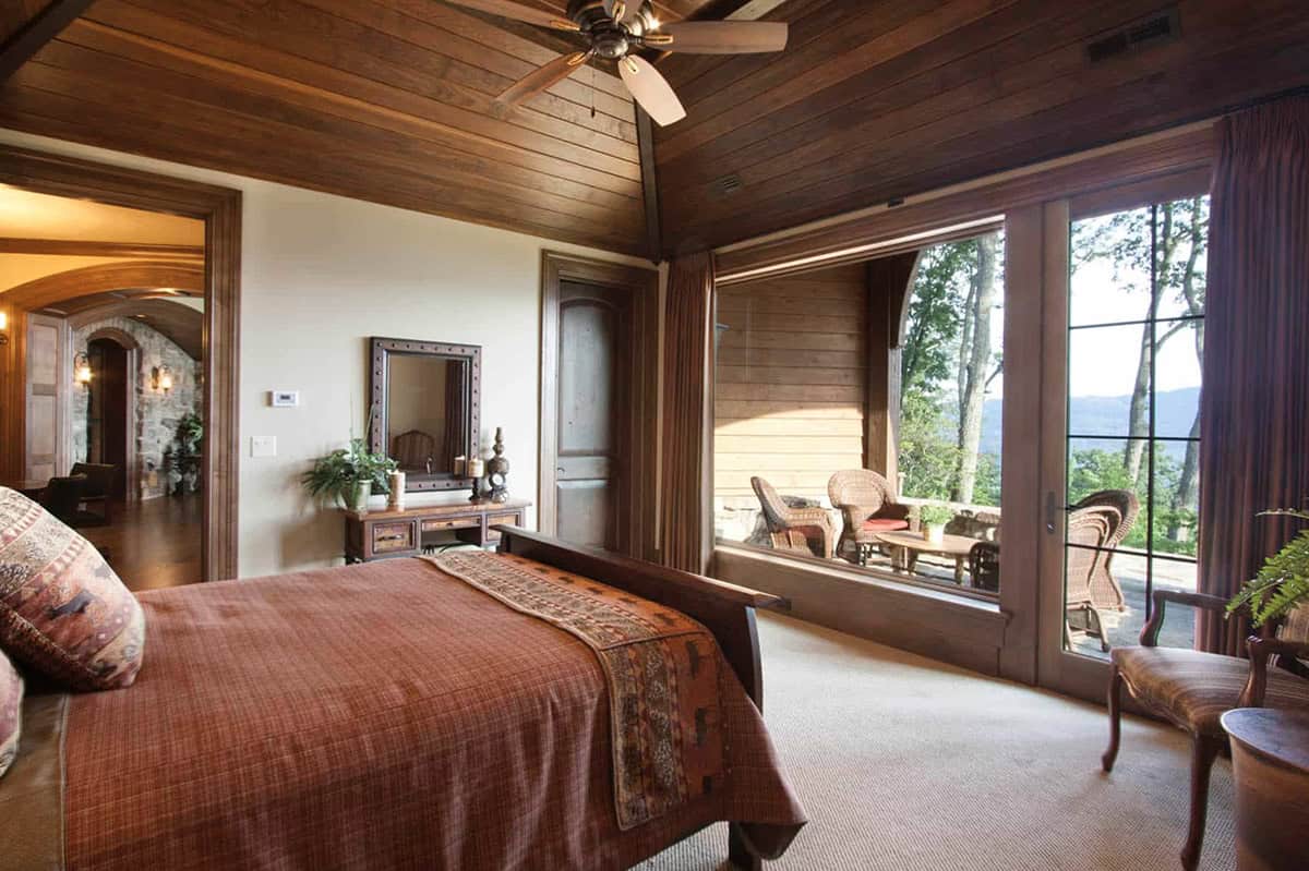 mountain rustic bedroom